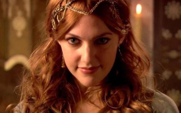 “Hürrem sultan” makiyajsız fotosunu yaydı