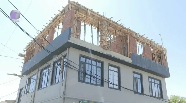 Bakıda təhlükəli tikinti: Sakinlər hər gün ölümlə üz-üzə qalırlar – (Video)