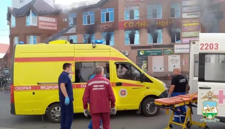 Rusiyada ticarət mərkəzində yanğın: Ölənlər və yaralananalar var – VİDEO