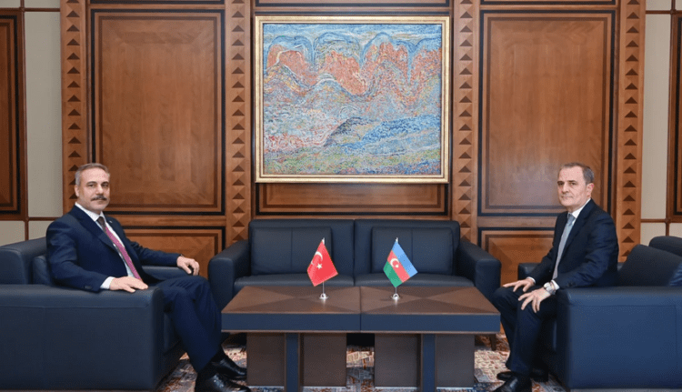 Ceyhun Bayramov Hakan Fidanı qarşıladı, təkbətək görüş oldu