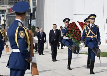 Tacikistan baş naziri Zəfər Parkında – FOTOLAR