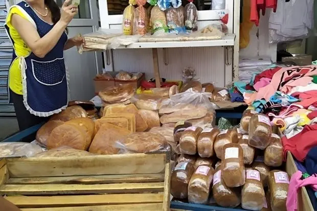 Küçədə satılan bu qidaları ALMAYIN: Ekspertdən xəbərdarlıq