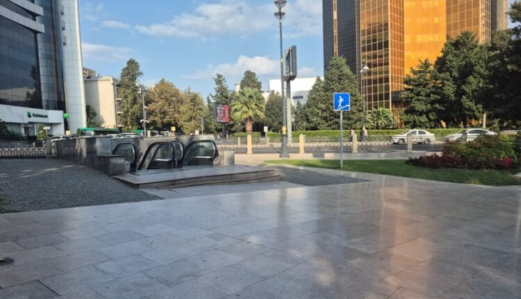 Paytaxtın mərkəzində eskalator məngənəsi – sakinlər parka həsrət qalıb