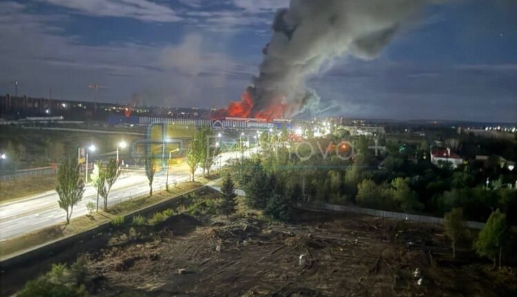 Rusiya kütləvi dron hücumu altında: Zavodlar, anbarlar yanır