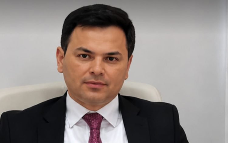40 İlin Həkimini İşdən Çıxarmışdı – Özü Vəzifədən Azad Edildi