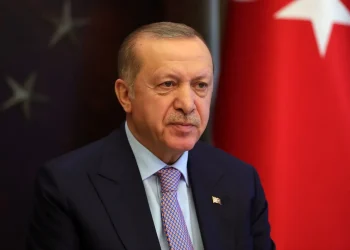 Ərdoğan rəqiblərini şam kimi “əridir”