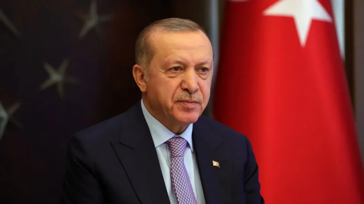 Ərdoğan rəqiblərini şam kimi “əridir”