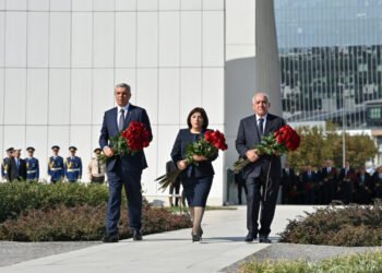 Əli Əsədov, Sahibə Qafarova və Samir Nuriyev Zəfər parkında – Fotolar