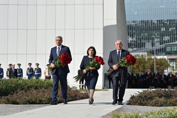Əli Əsədov, Sahibə Qafarova və Samir Nuriyev Zəfər parkında – Fotolar