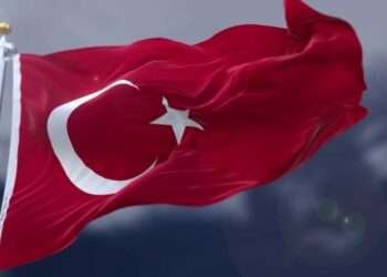 İstanbulda bina çökdü: Yaralılar var
