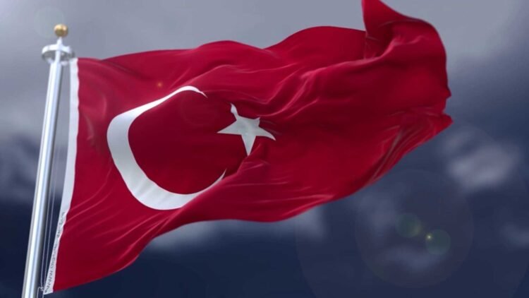 İstanbulda bina çökdü: Yaralılar var