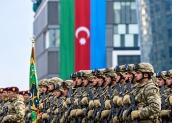 Döyüş şəraitində xidmət edən hərbçilərin maaşı ikiqat hesablanmayacaq