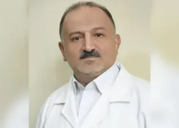 “İnsanların çoxu yeriyərkən ağzıaçıq gəzir” – Həkimdən XƏBƏRDARLIQ