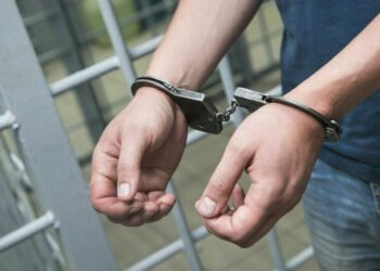 Sumqayıtda qızıl satıcısını aldadıb avtomobillə qaçdı – 4 il həbs
