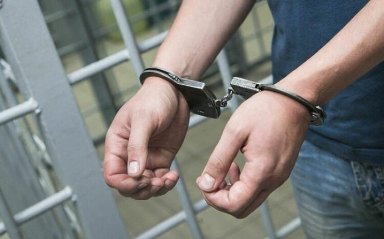 Sumqayıtda qızıl satıcısını aldadıb avtomobillə qaçdı – 4 il həbs