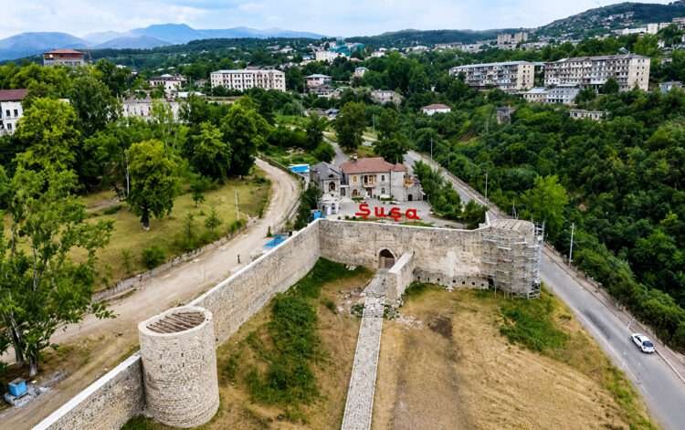 Şuşada tarixi abidələrə yazı yazanlara XƏBƏRDARLIQ