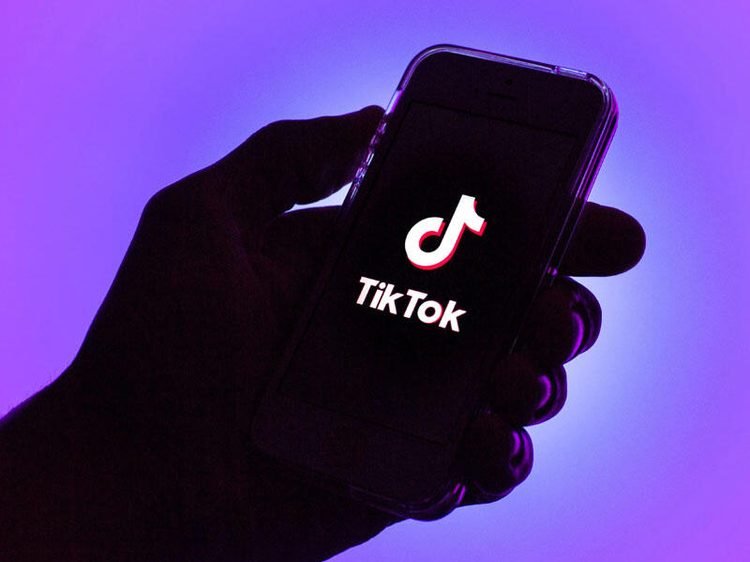 TikTokda Söyüş Söyən “Sarışın Gözəl” Həbs Edildi