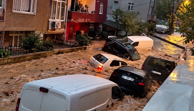 ŞOK GÖRÜNTÜLƏR: Binaların altından çay axır