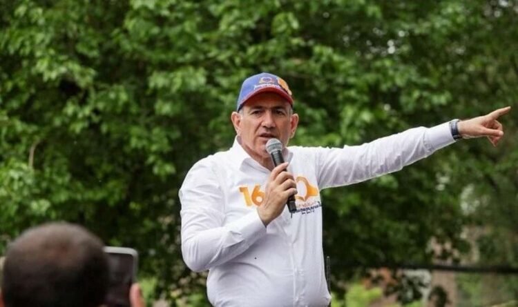 Paşinyan deputatı partiyasından qovdu