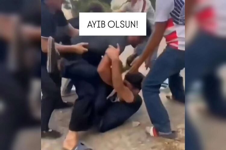 Azərbaycanda gənc oğlanı təkləyib döydülər – Video sosial şəbəkələri çalxaladı