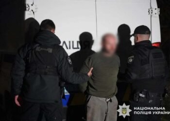 Keşiş insanları güllələdi