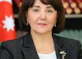 Məşhur liseyin direktoru İSTEFA VERDİ — Şok Qərar