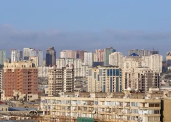 10 il əvvəl təhvil verilən binada əlavə 2 mərtəbə tikilir – Foto
