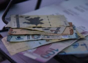 Dövlət işçilərinin maaş və mükafatları ilə bağlı YENİ QAYDA: Hədlər müəyyənləşdi