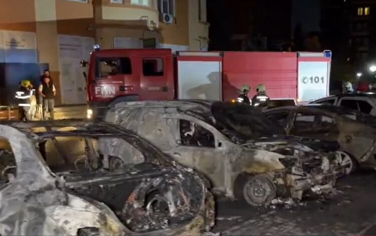 Masazırda avtomobillər yanıb kül oldu – Video