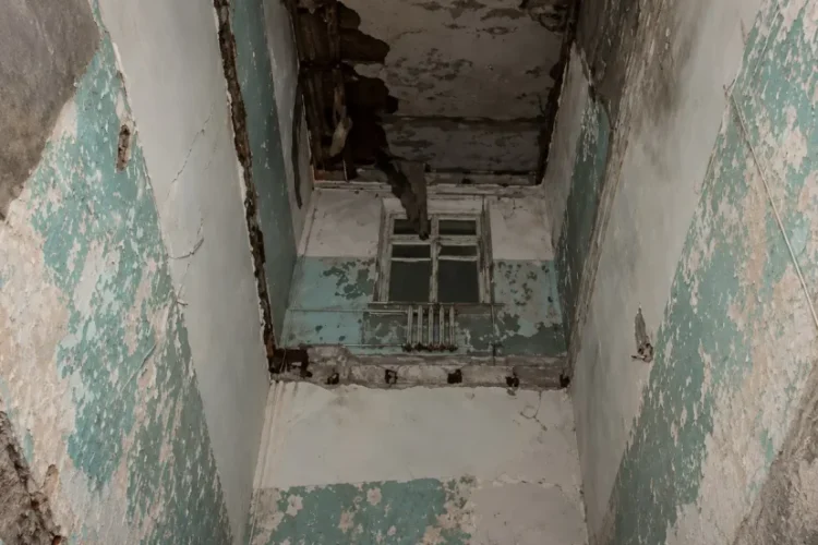 Bakıda uçqun baş vermiş binadan görüntülər – Video