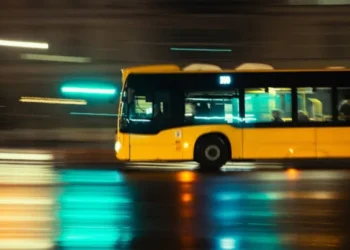 Almaniyada 18 yaşlı gənc sərnişin avtobusunu qaçırdı