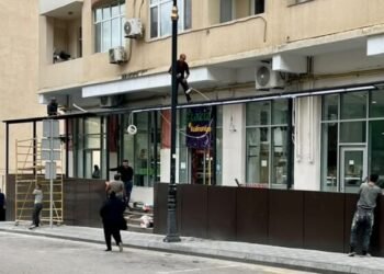 Bakıda piyadaların yolunu kəsən qanunsuz tikinti sökülür – FOTOFAKT