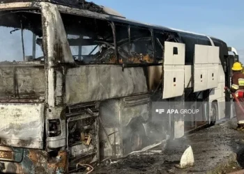 Hərəkətdə olan sərnişin avtobusu anidən alışıb yandı