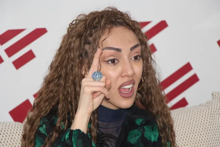 Ofelya Şabanova efirdə ingiliscə danışdı