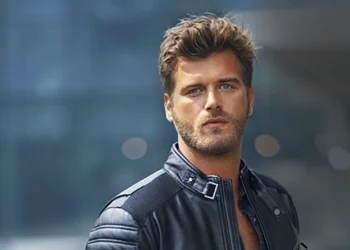 Kıvanç Tatlıtuğ müxbirdən üzr istədi
