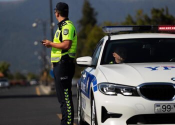 Polisdən piyadalara çağırış: Azyaşlılarla hərəkət zamanı…
