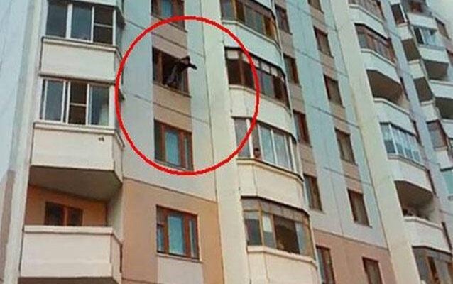 Gənc oğlan binadan yıxılıb öldü