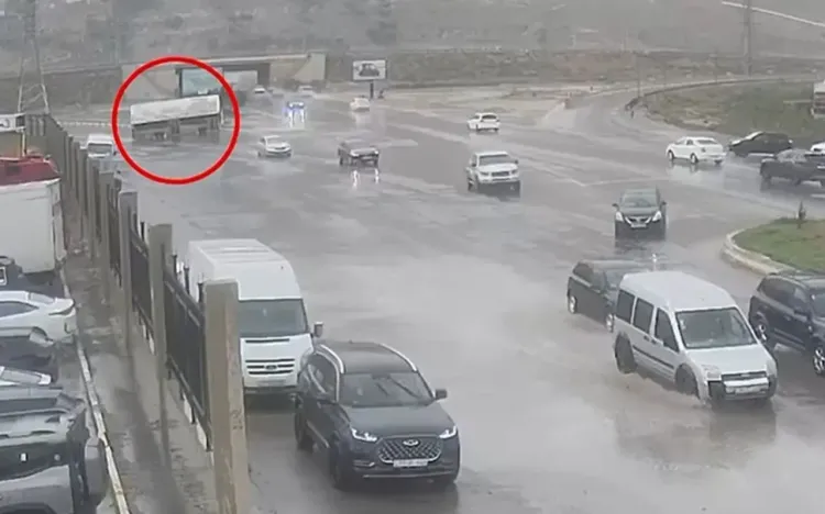 Bakıda avtobus aşdı – VİDEO